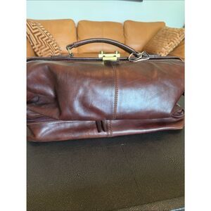 Wilsons Leather Dark Brown Men's Leather Duffel Doctors Bag Brass Clasp Vintage